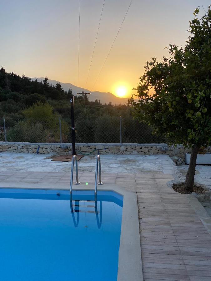 Old Stone Villa In Apokoronas Villa Nostalgia Kreta Fílippos Екстериор снимка